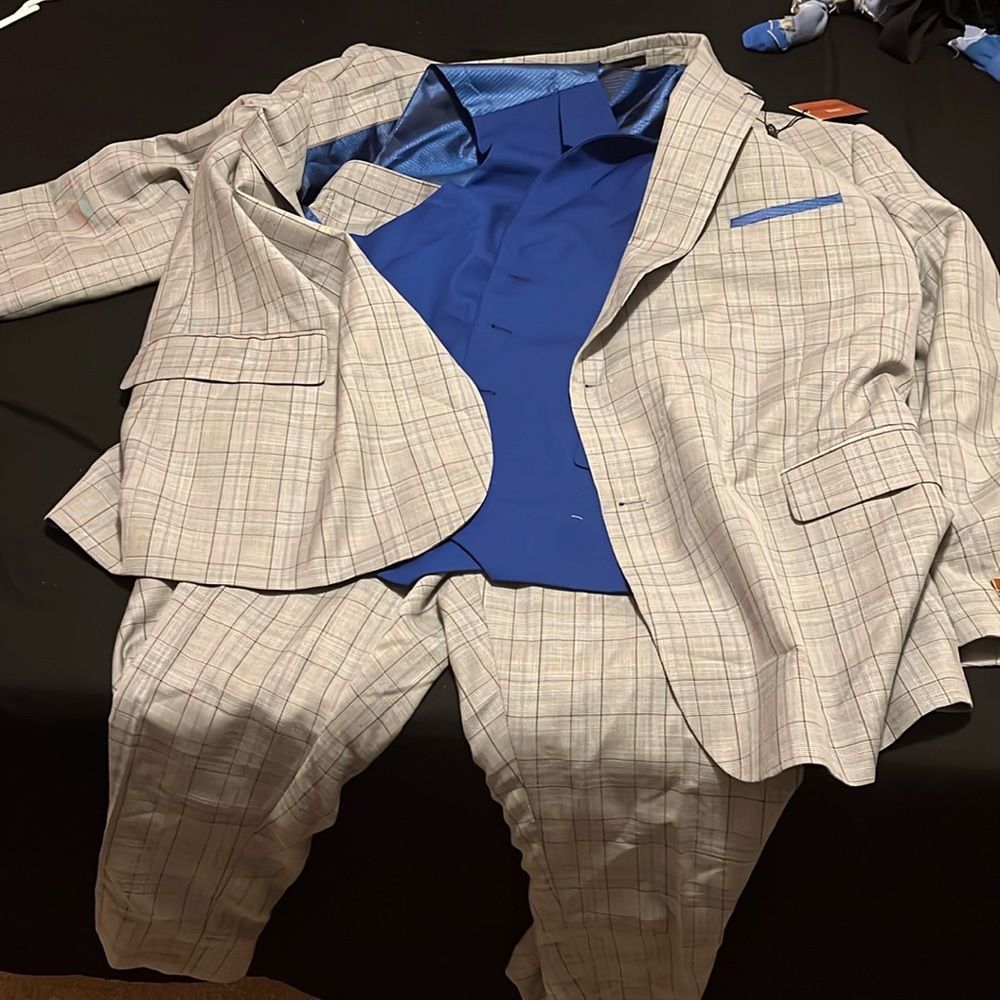 Steve Harvey 3 piece suit